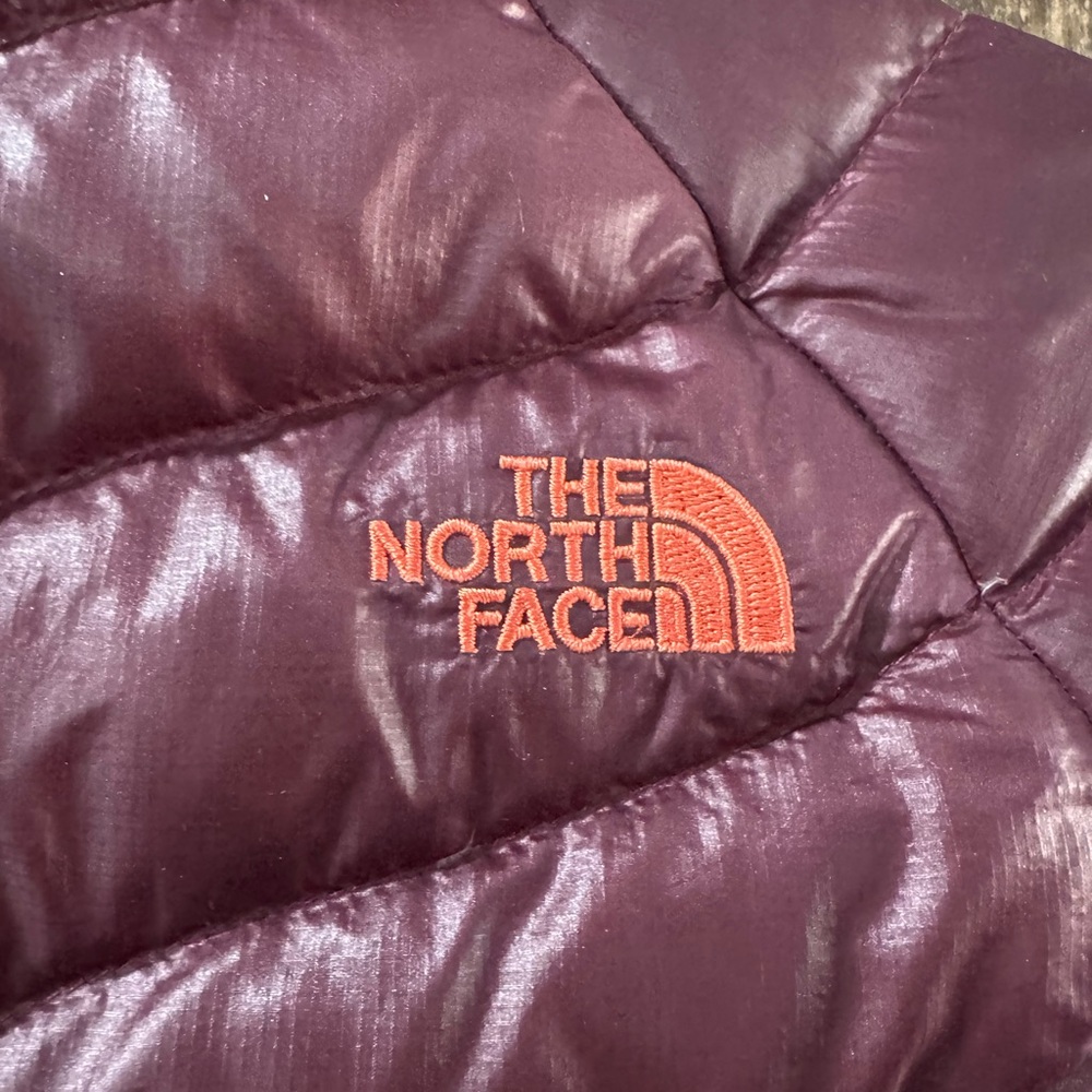 NORTH FACE WOMENS EXTRA SMALL MAROON JACKET - Picture 6 of 12